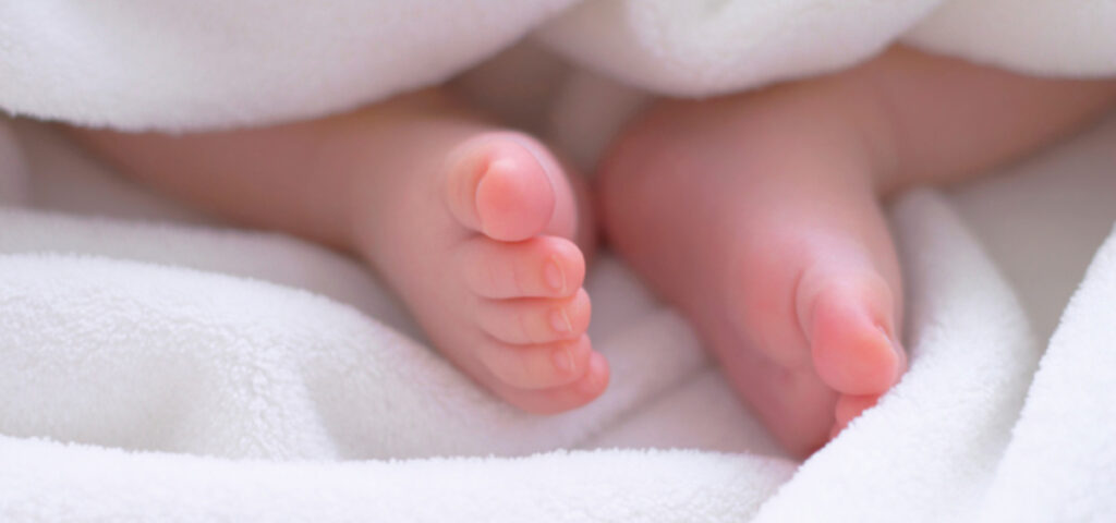 Bébé est né à l’étranger ? Voici comment obtenir son acte de naissance !