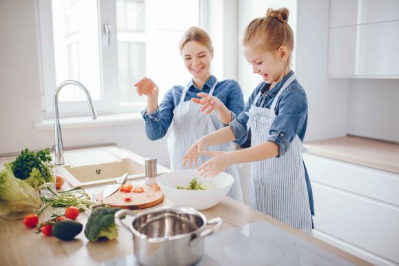 12 conseils de cuisine de maman que nous aurions dû écouter il y a des années